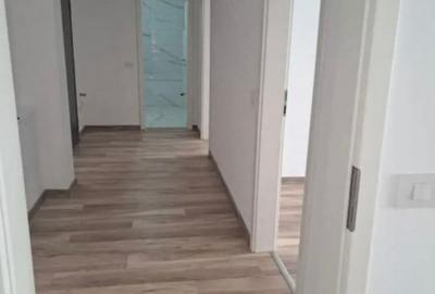Apartament cu 3 camere decomandat în Tractorul - 5