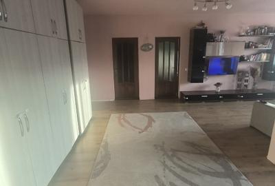 Apartament cu 3 camere decomandat în Florești - 6