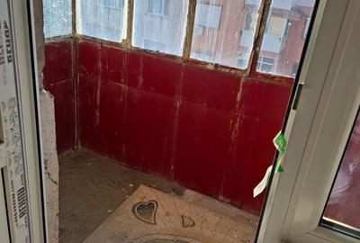 Vind apartament cu 3 camere decomandat m2 86 bai doua etaj 4 - 3