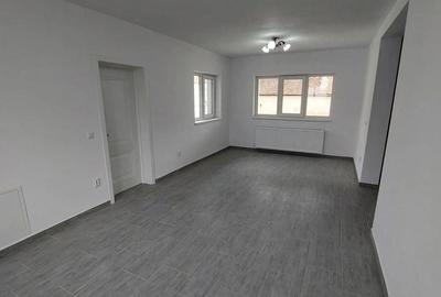 Casă cu 3 camere cu Teren 2210 Mp în Săcel - 1