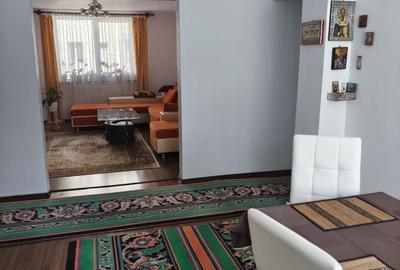 Apartament cu 3 camere decomandat în Precista