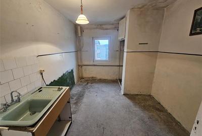 Apartament cu 3 camere decomandat în Micro IV - 6