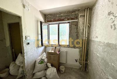 Pentru renovat - vanzare 2 camere la 200 de metri de stat... - 5