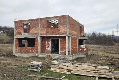 Casă cu 3 camere cu Teren 2700 Mp în Central - 3