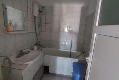 Apartament cu 3 camere decomandat în Micro 4 - 10