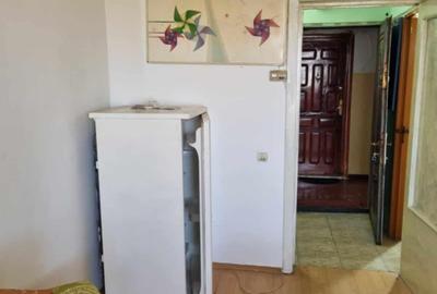 Închiriem garsonieră zona   far mobilată utilată 22 mp - 2