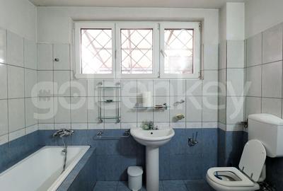 Casă individuală cu 10 camere cu Canalizare în Domenii - 11