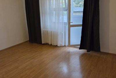 Apartament cu 4 camere decomandat în Vitan