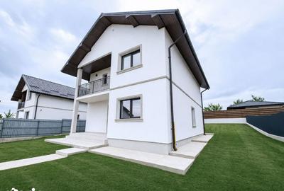 Casă cu 5 camere cu Teren 500 Mp în Podu Roș - 1