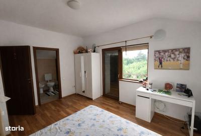 Casă cu 4 camere în Poiana - 1