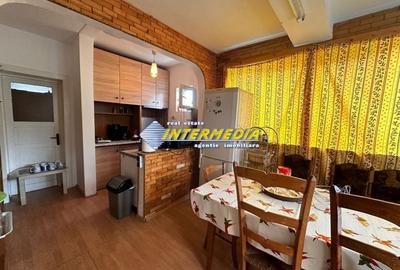 Casă individuală cu 6 camere cu Canalizare în Cetate - 1