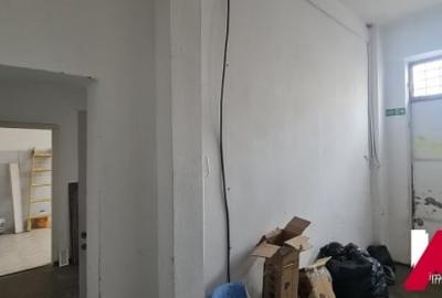 Inchiriez spatiu comercial situat in Strand, in zona de blocuri, suprafata 85mp - 10