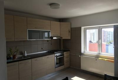 Apartament cu 4 camere decomandat, mobilat în Sebastian