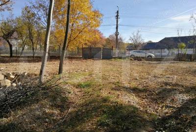 Teren de 1561 mp, în Pucioasa - 1