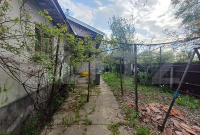 Casă cu 5 camere cu Teren 3900 Mp în Central