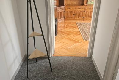 Se inchirieaza,in 7 Noiembrie,apartament cu 3 camere,etajul 1,mobilat si utilat. Se inchirieaza,in 7 Noiembrie,apartament cu 3 camere,etajul 1,mobilat si utilat. - 6