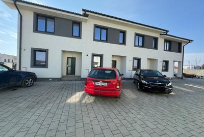 Duplex cu 3 camere în Moșnița Nouă