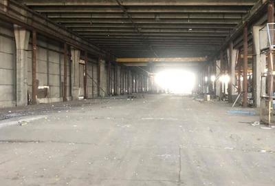 Spațiu comercial, de 2,800 mp, în Titan