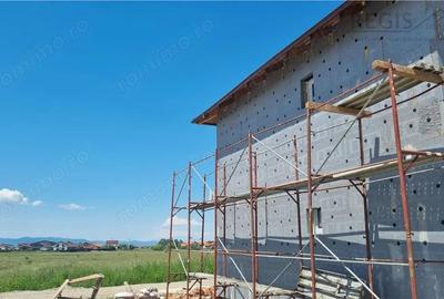 Casă cu 4 camere cu Teren 250 Mp în Sânpetru - 2