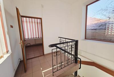 Spațiu comercial, de 55 mp, în Central - 8