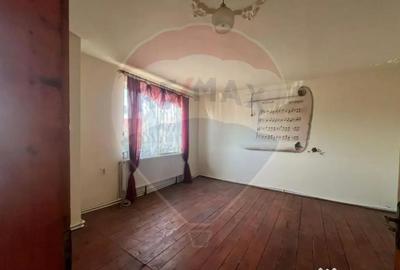 Casă cu 7 camere cu Teren 242 Mp în Șelimbăr