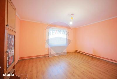 Casă cu 4 camere cu Teren 2440 Mp în Oșorhei - 2