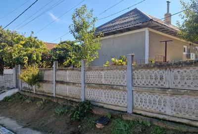 Casă cu 3 camere decomandat în Babadag
