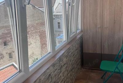 Garsonieră decomandată în Central - 2