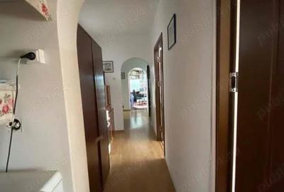 Apartament cu 4 camere decomandat în Micro 39