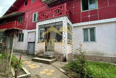 Casă cu 7 camere cu Canalizare în Central - 2