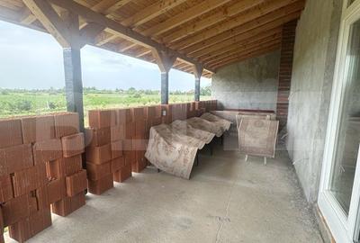 Casă cu 3 camere cu Teren 585 Mp în Vetiș - 1