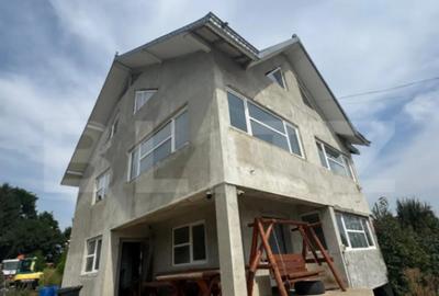 Casă cu 7 camere cu Teren 1000 Mp în Central