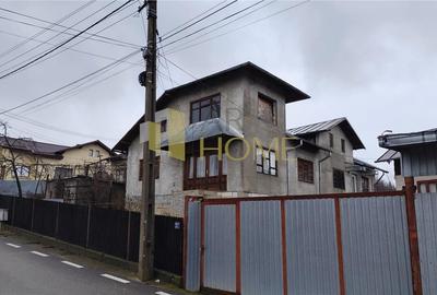 Casă individuală cu 4 camere cu Canalizare în Central - 1