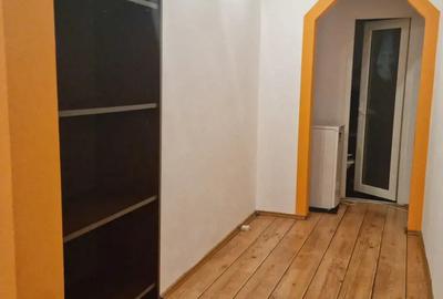 Proprietar vand apartament 3 camere semidecomandat ,mobilat, utilat - 3