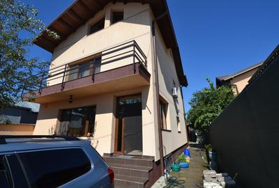 Casă individuală cu 4 camere în Central