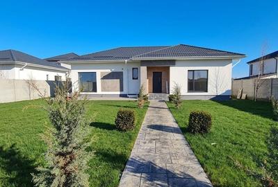 Casă cu 4 camere în Domnești