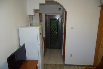 Inchiriez garsoniera in Florilor cu baie proprie disponibila imediat - 1