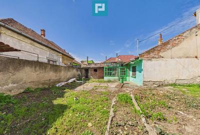 Casă cu 2 camere cu Teren 241 Mp în Aradul Nou