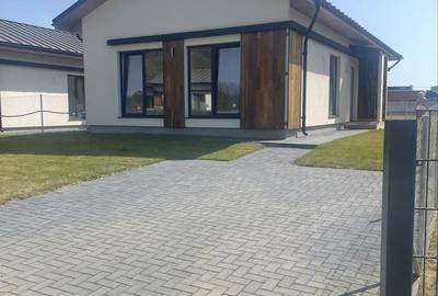 Casă cu 3 camere în Sub Coastă - 2