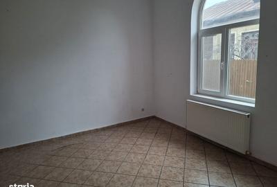 Casă cu 4 camere cu Teren 234 Mp în Central - 5