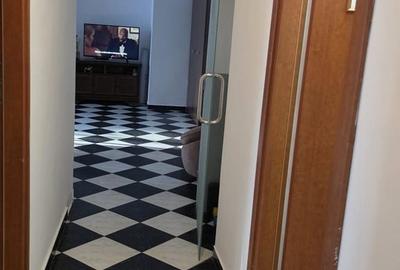 Apartament cu 3 camere în Centrul Civic