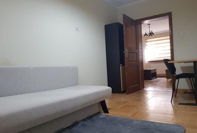 Apartament cu 3 camere semidecomandat în Central - 2