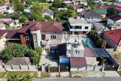 Casă individuală cu 20 camere în Vest