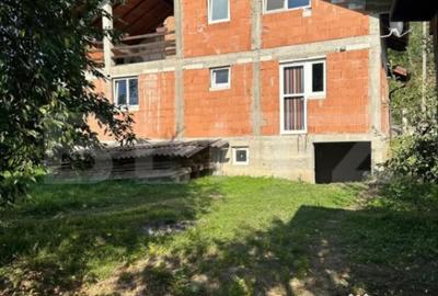 Casă cu 4 camere cu Teren 3400 Mp în Central - 4