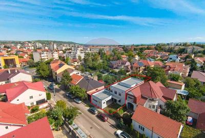 Casă cu 7 camere cu Canalizare în Central