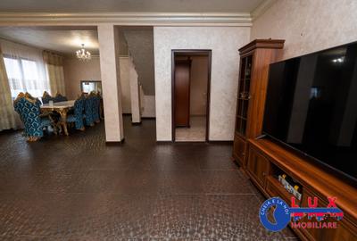 Casă individuală cu 5 camere cu Canalizare în Central - 4