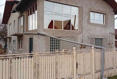 Casă cu 4 camere în Central - 1