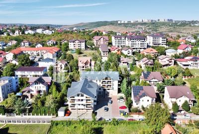 Locuință cochetă la mansardă, cu balcon și boxă de depozitare - 17