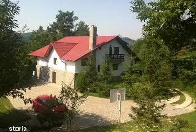 Casă cu 6 camere cu Teren 6200 Mp în Mărășești