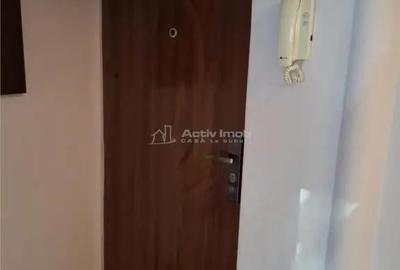 Apartament cu 2 camere semidecomandat în Micro III - 12